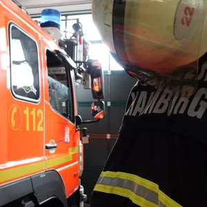 Übergriffe auf Rettungskräfte gibt es auch bei der Hamburger Feuerwehr. Jetzt fordert der Deutsche Feuerwehrverband ein härteres Durchgreifen.