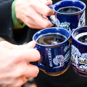 Glühwein auf Weihnachtsmarkt