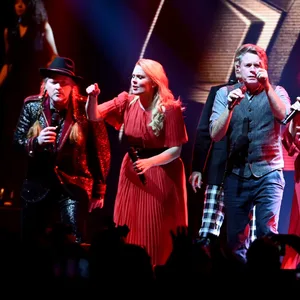 Joey (v.l.n.r.), Patricia, John, Jimmy, Kathy und Paul Kelly während des Tour-Auftakts im November.