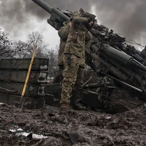 Kälteschlacht: Ukrainische Soldaten schießen auf russische Stellungen an der Frontlinie in der Region Donezk.