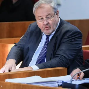 Hanno Berger (l.), sitzt vergangene Woche im Gerichtssaal neben seinem Anwalt Martin Kretschmer.