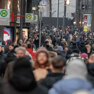 Alles voll: In der Hamburger Innenstadt herrschte am Samstag großer Andrang.