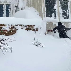 Schneebedecktes Haus