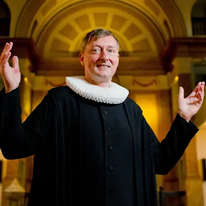 Pastor Sieghard Wilm muss die St.Pauli Kirche im Winter in eine Zwangspause schicken. (Archivbild)
