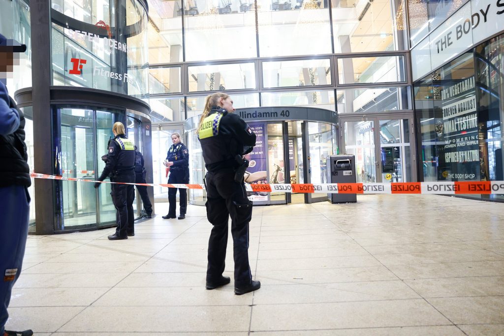 Polizeikräfte an der Europa-Passage