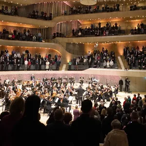 Das ARD-Silvesterkonzert kommt dieses Jahr erstmals aus der Elphi (Archivbild).
