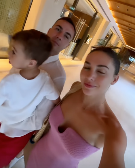 Mario Götze mit Ehefrau Ann-Kathrin und Sohn Rome in Dubai