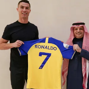 Cristiano Ronaldo mit seinem neuen Trikot