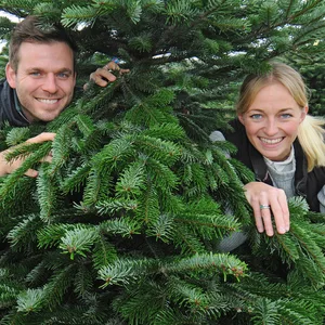 Saskia Blümel und Christian Mai produzieren Tannenbäume und Verrücktes auf ihren Höfen.