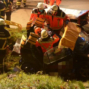 Rettungskräfte auf der A1