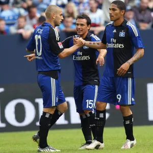 Paolo Guerrero im HSV-Trikot mit Piotr Trochowski und Mladen Petric