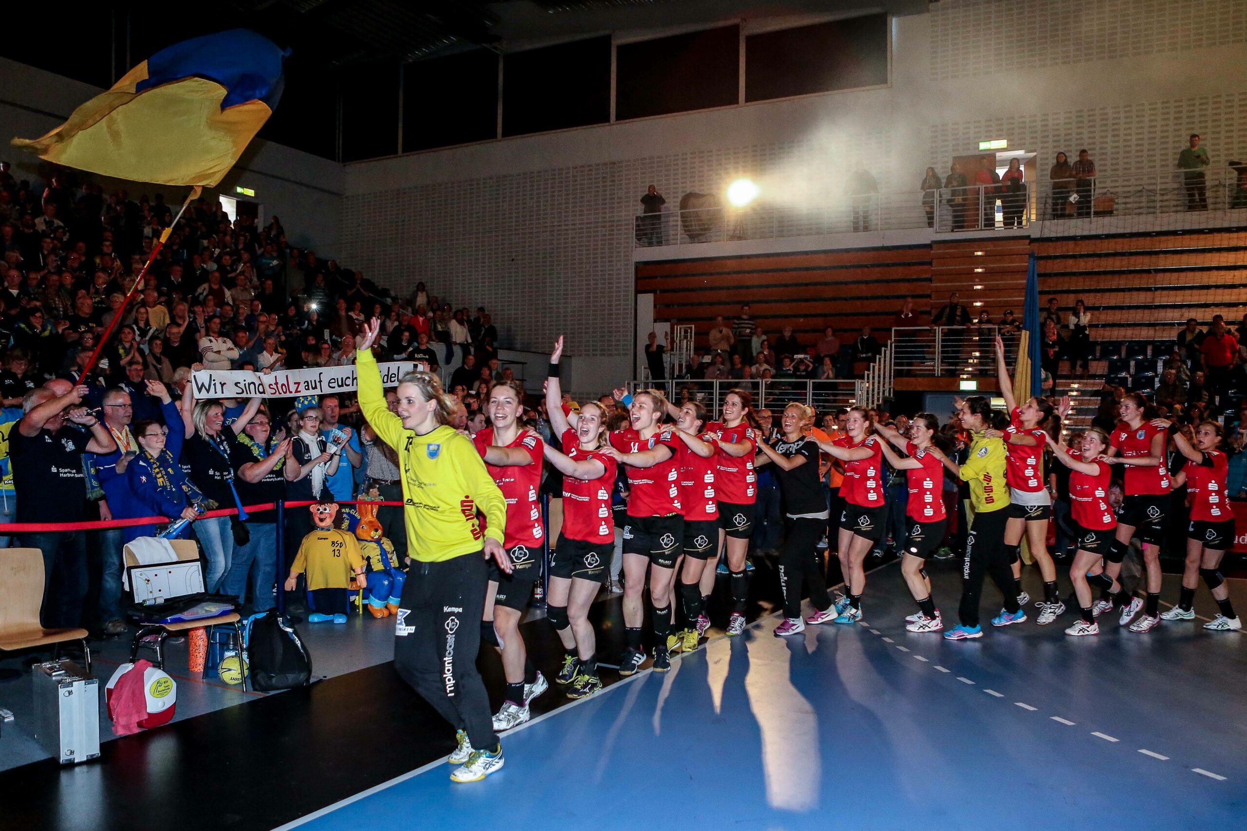 Buxtehuder SV feiert den Pokalsieg in der Sporthalle Hamburg