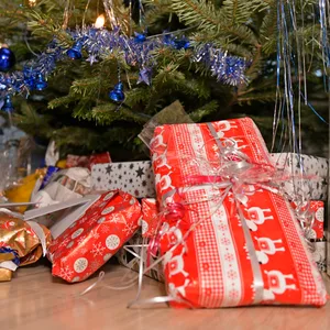 Bei tausenden Hamburger:innen liegen nicht nur Weihnachts-, sondern auch Geburtstagsgeschenke unter dem Baum.