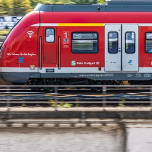 Ein betrunkener S-Bahn-Fahrer hat am Donnerstag für reichlich Trubel in Stuttgart gesorgt. (Symbolbild)