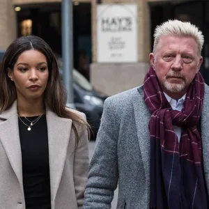 Boris Becker an der Seite seiner Lebensgefährtin Lilian De Carvalho Monteiro auf dem Weg zum Gerichtsprozess im April. (Archivbild)