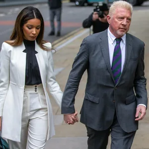Boris Becker während des Prozesses im April mit seiner Lebensgefährtin Lilian de Carvalho Monteiro