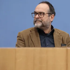 Wenzel Michalski von Human Rights Watch bei einer Pressekonferenz
