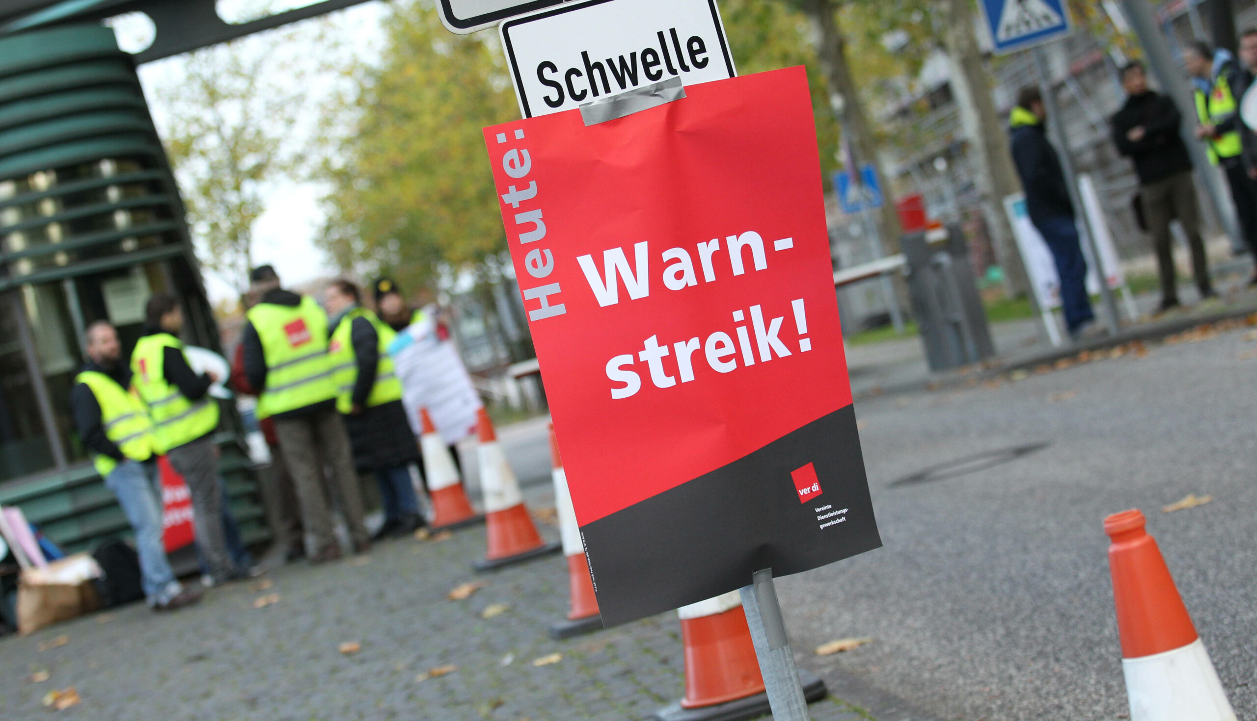 Verdi ruft zu einem ganztägigen Streik bei Ikea und Thalia in Hamburg auf. (Symbolbild)
