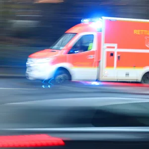 Bei Lubmin in Mecklenburg-Vorpommern starben zwei Autofahrer bei einem Frontalcrash. (Symbolbild)