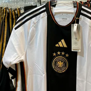 Deutsche WM-Trikots im Verkauf