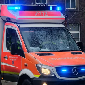 Rettungswagen auf dem Weg zum Einsatz