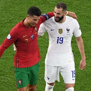 Cristiano Ronaldo und Karim Benzema spielten bei der EM 2021 noch gegeneinander.