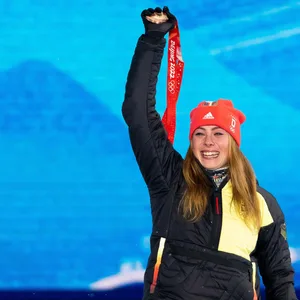 Daniela Maier freut sich über Bronze