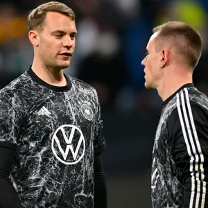 Manuel Neuer im Gespräch mit Marc-André ter Stegen