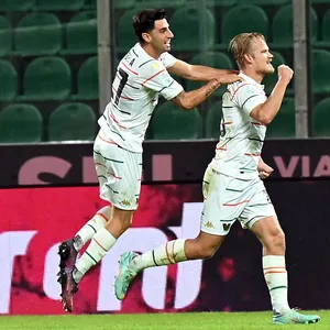 Joel Pohjanpalo (r.) kommt in der Serie B nach anfänglichen Problemen gewaltig auf Touren.