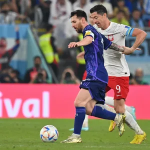 Lionel Messi und Robert Lewandowski bei der WM in Katar