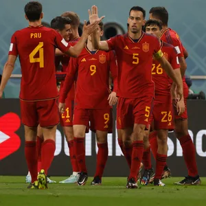 Spaniens Nationalspieler klatschen sich ab