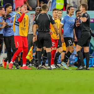 Uruguays Nationalmannschaft ist wütend auf Daniel Siebert bei WM 2022