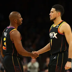 Devin Booker (rechts) und Chris Paul