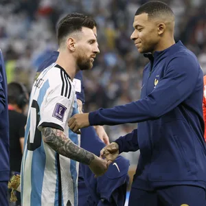 Lionel Messi und Kylian Mbappe