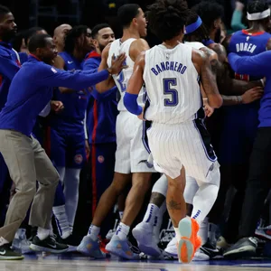 Rudelbildung beim Spiel zwischen Orlando Magic und Detroit Pistons