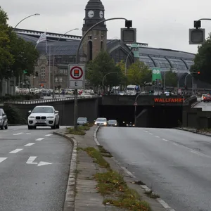 Blick auf Wallringtunnel und Hauptbahnhof