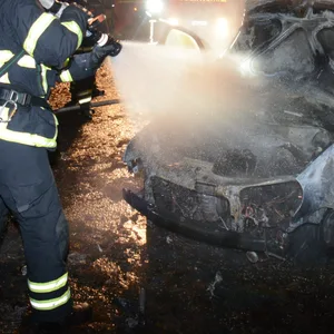 Der Pkw fing während der Fahrt auf dem Oststeinbeker Weg an zu brennen.