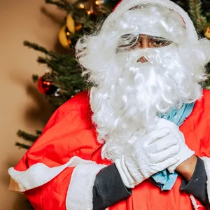 Insasse Rico (Name geändert) spielt den Weihnachtsmann von Santa Fu.