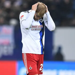 Timo Letschert ist verzweifelt im HSV-Trikot