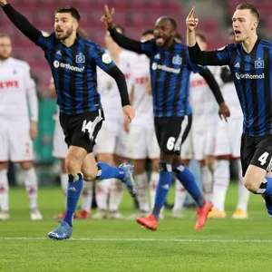 HSV jubelt nach Pokalspiel gegen Köln