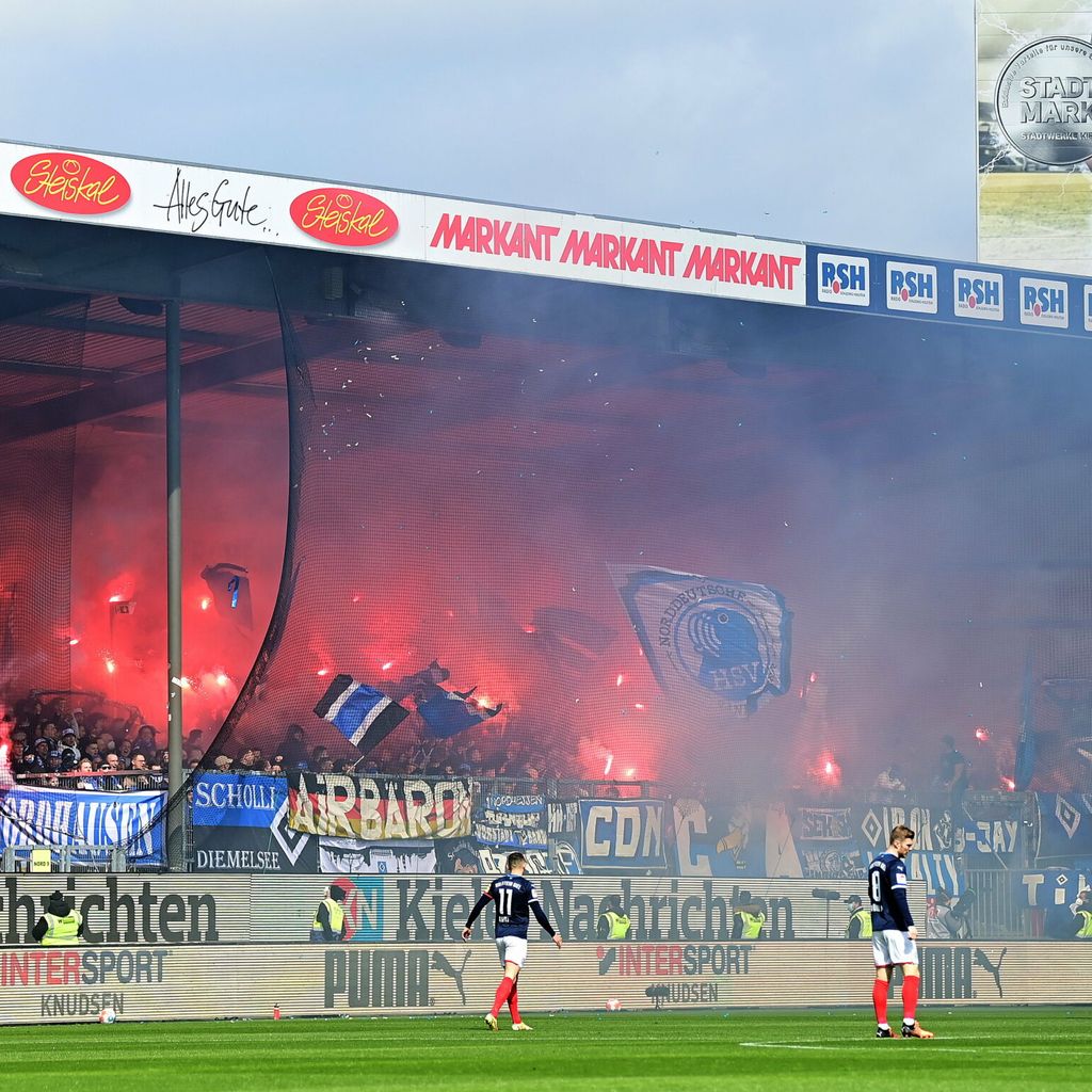 HSV-Fans zünden Pyrotechnik in Kiel