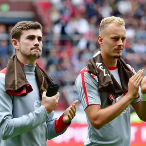 Carlo Boukhalfa und Connor Metcalfe (l.) haben noch deutlich mehr Potenzial, als sie es in der Hinrunde zeigten. Unter Fabian Hürzeler können sie sich neu beweisen.