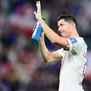 Robert Lewandowski verabschiedet sich von den Fans