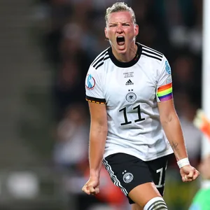 Alexandra Popp jubelt bei der EM