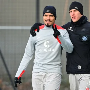 Maurides und Jakov Medic im St. Pauli-Training.