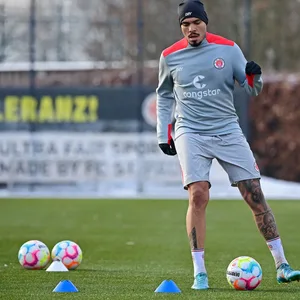 Maurides trainiert beim FC St. Pauli