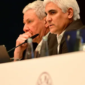 Andreas Bornemann auf der Mitgliederversammlung von St. Pauli