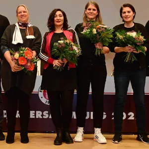 St. Paulis neuer Aufsichtsrat: Philippe Niebuhr, Sönke Goldbeck, Sandra Schwedler, Kathrin Deumelandt, Anna-Maria Hass, Inga Schlegel und Rene Born