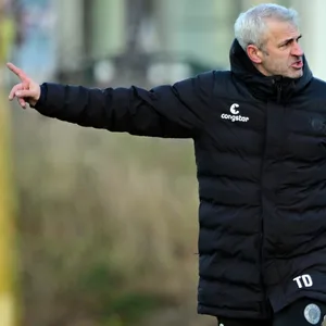 St. Pauli-Co-Trainer Peter Nemeth bei seinem ersten Training