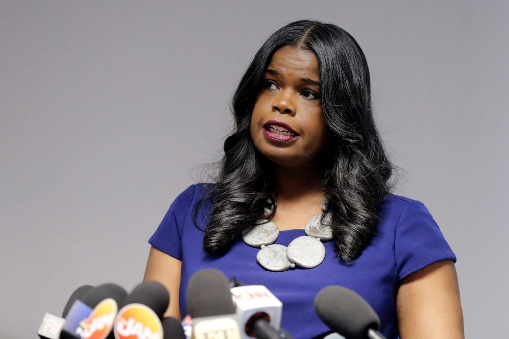 Chicagos Staatsanwältin Kim Foxx spricht auf einer Pressekonferenz.